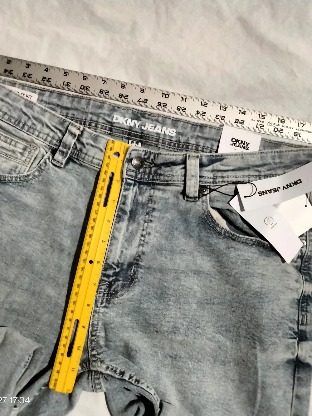 DKNY Jeans Mens 36x30 Straight Fit Stretch Light Blue Wash Denim Jeans NWT